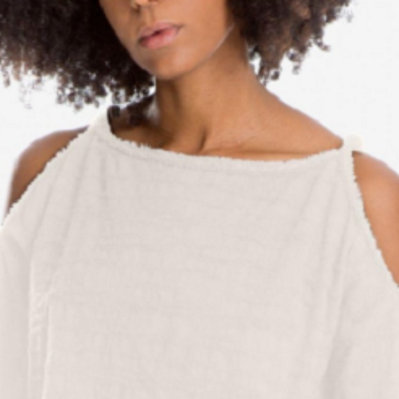 Max Studio London Textured Cold-Shoulder Top - Picture 4 of 8